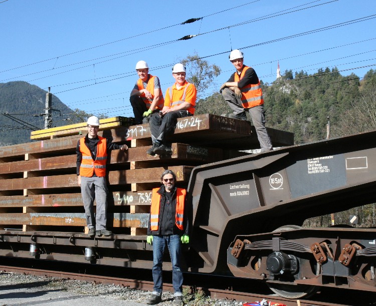 DAS IGES-Team nach erfolgreichen Belastungsversuchen